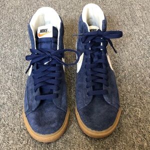 Women’s Nike sneakers